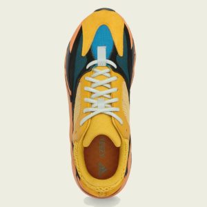 手機都嚇飛了！本月底發售的 YEEZY BOOST 700　真似跟《火影忍者》漩渦鳴人聯名