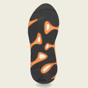 手機都嚇飛了！本月底發售的 YEEZY BOOST 700　真似跟《火影忍者》漩渦鳴人聯名