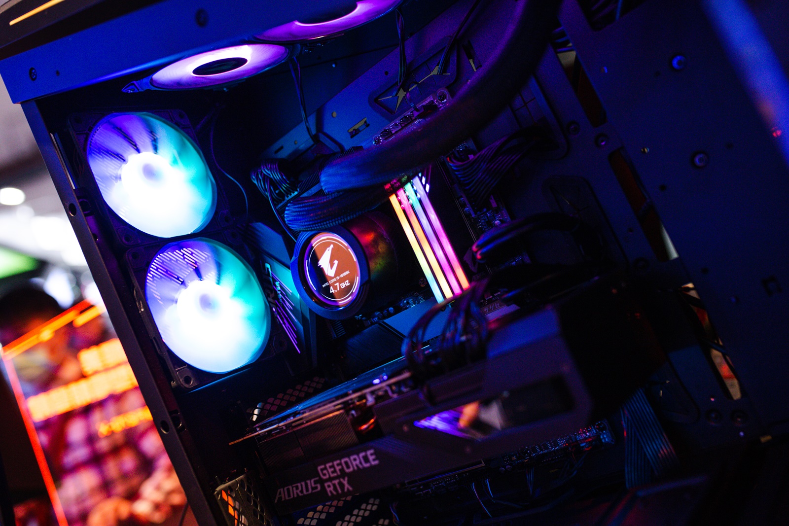 TGS 必逛！技嘉科技頂級電競品牌 AORUS 黑科技電爆全場！網：這我還不買爆