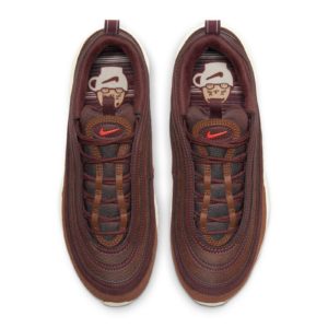 這雙 Nike 新款 Air Max 97 聯名配色的設計感，很適合外表酷帥、內心可愛的你吧