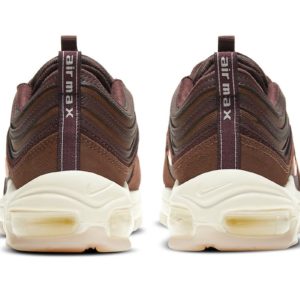 這雙 Nike 新款 Air Max 97 聯名配色的設計感，很適合外表酷帥、內心可愛的你吧