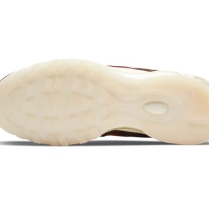 這雙 Nike 新款 Air Max 97 聯名配色的設計感，很適合外表酷帥、內心可愛的你吧