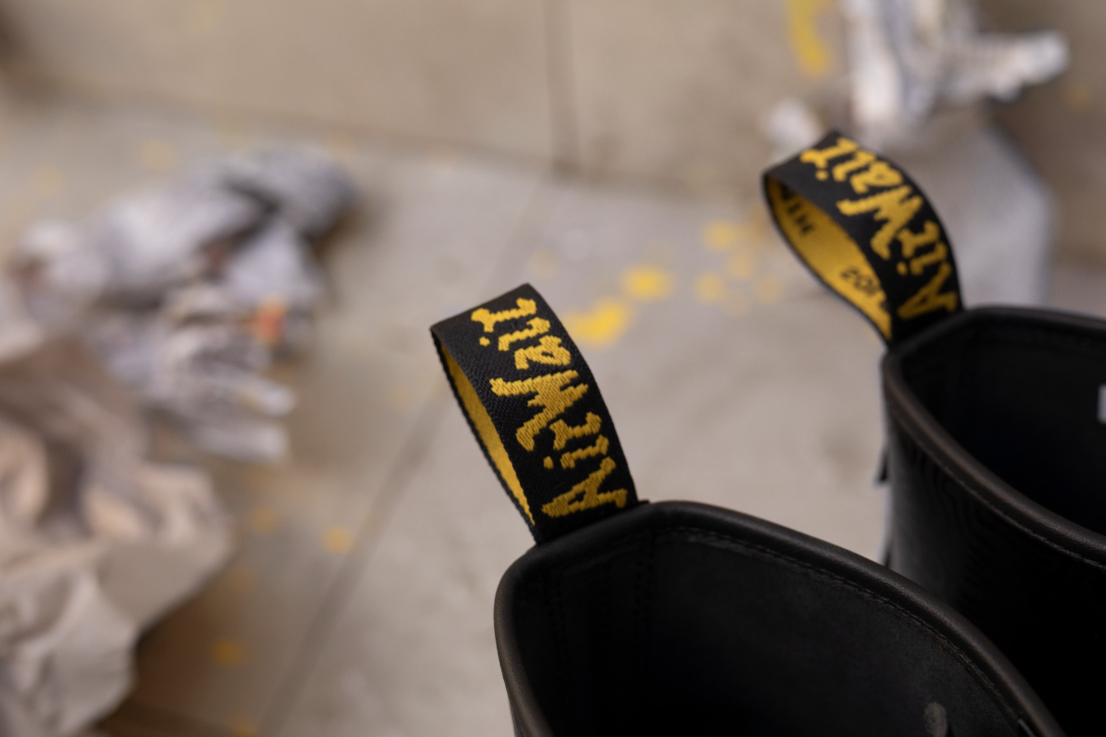 攜手傳奇藝術家！《Dr. Martens x Keith Haring》塗鴉靴款即將登場，象徵反叛街頭的精神本格！