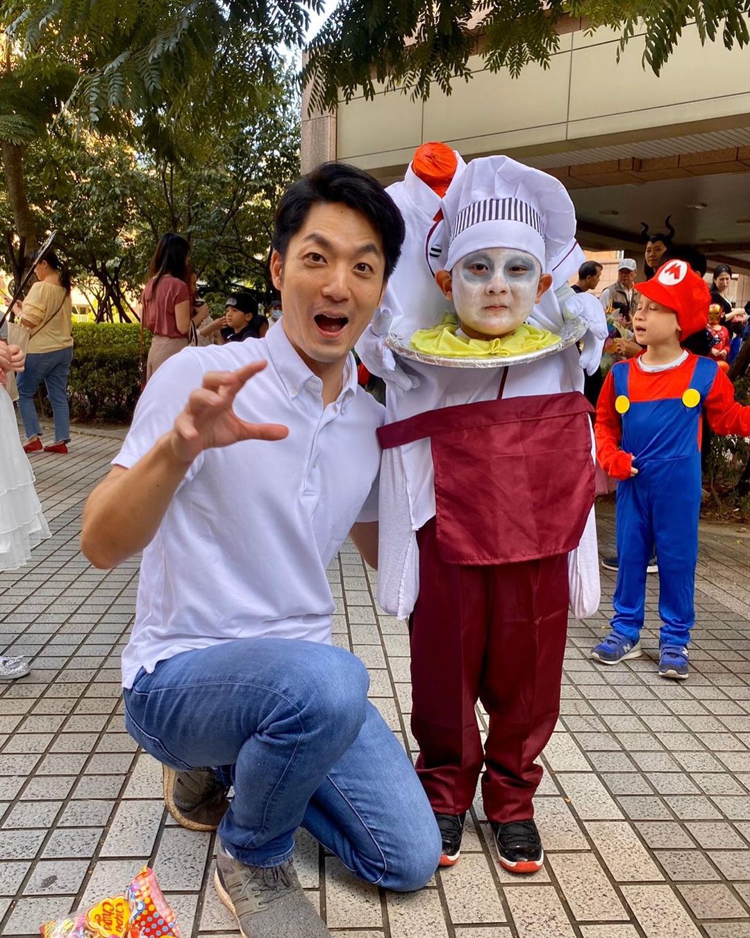 穿 sacai 打籃球引網友熱議！立院男神 蔣萬安 不只愛年度鞋王，其實也愛穿這雙「潮鞋」？！