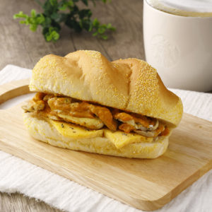 星巴克粉嫩春櫻系列新品登場，「鹹焦糖綿雲瑪奇朵」、「莓果雲朵咖啡啤酒」開啟春日咖啡新體驗！