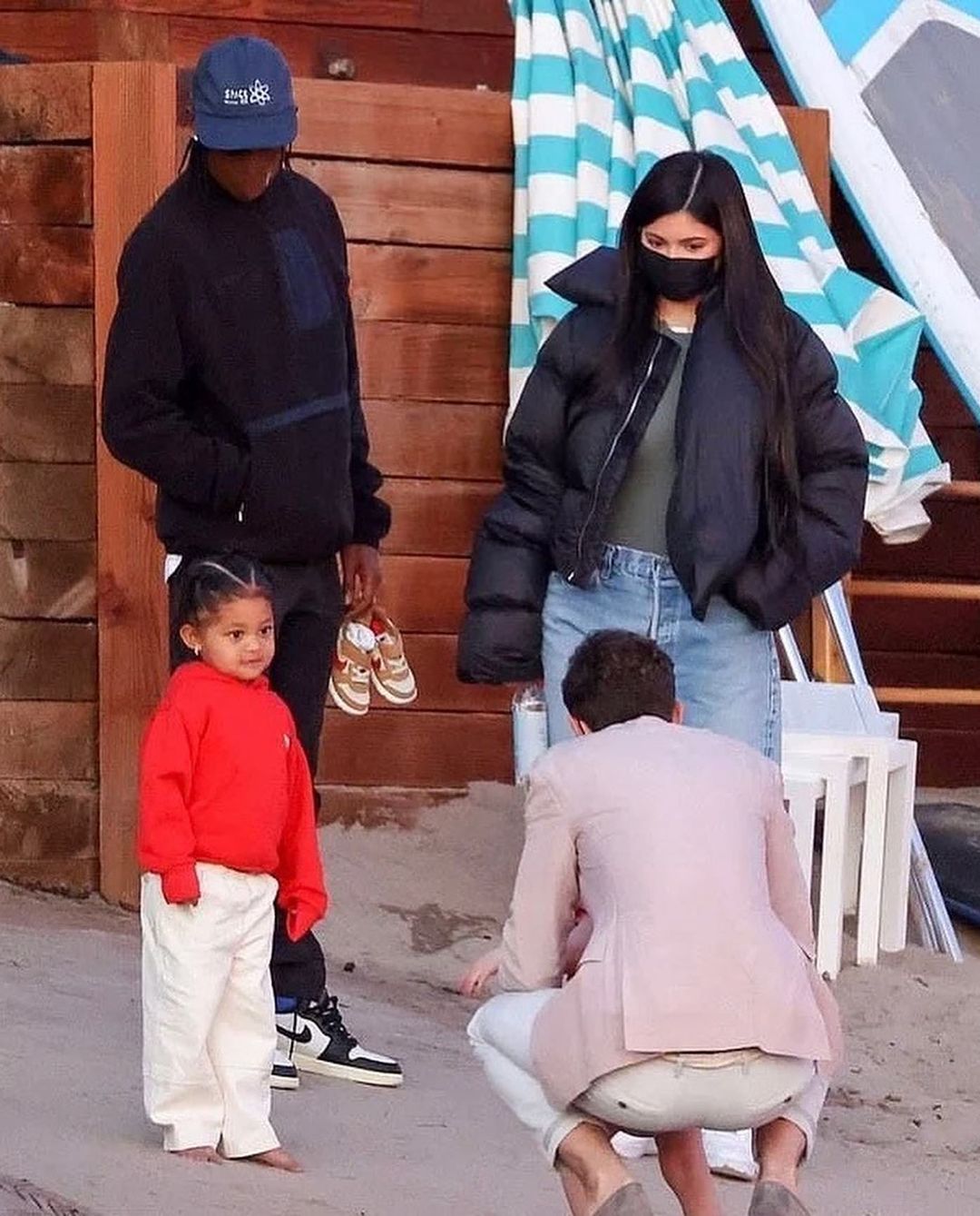 高低筒你愛哪一種？Travis Scott 曝光實著「倒勾」藤原浩 Air Jordan 1 High，三方合作將開啟聯名新時代？