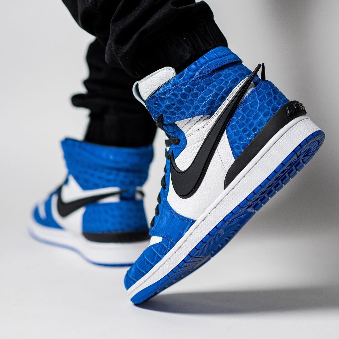 普通聯名哪能比？「官網開賣」AMBUSH 頂級芝加哥 Dunk ，閃電黑藍配色更炸！