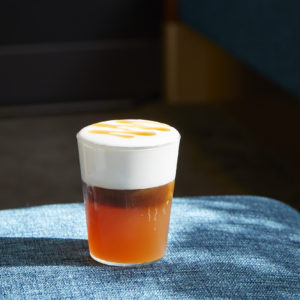 星巴克粉嫩春櫻系列新品登場，「鹹焦糖綿雲瑪奇朵」、「莓果雲朵咖啡啤酒」開啟春日咖啡新體驗！