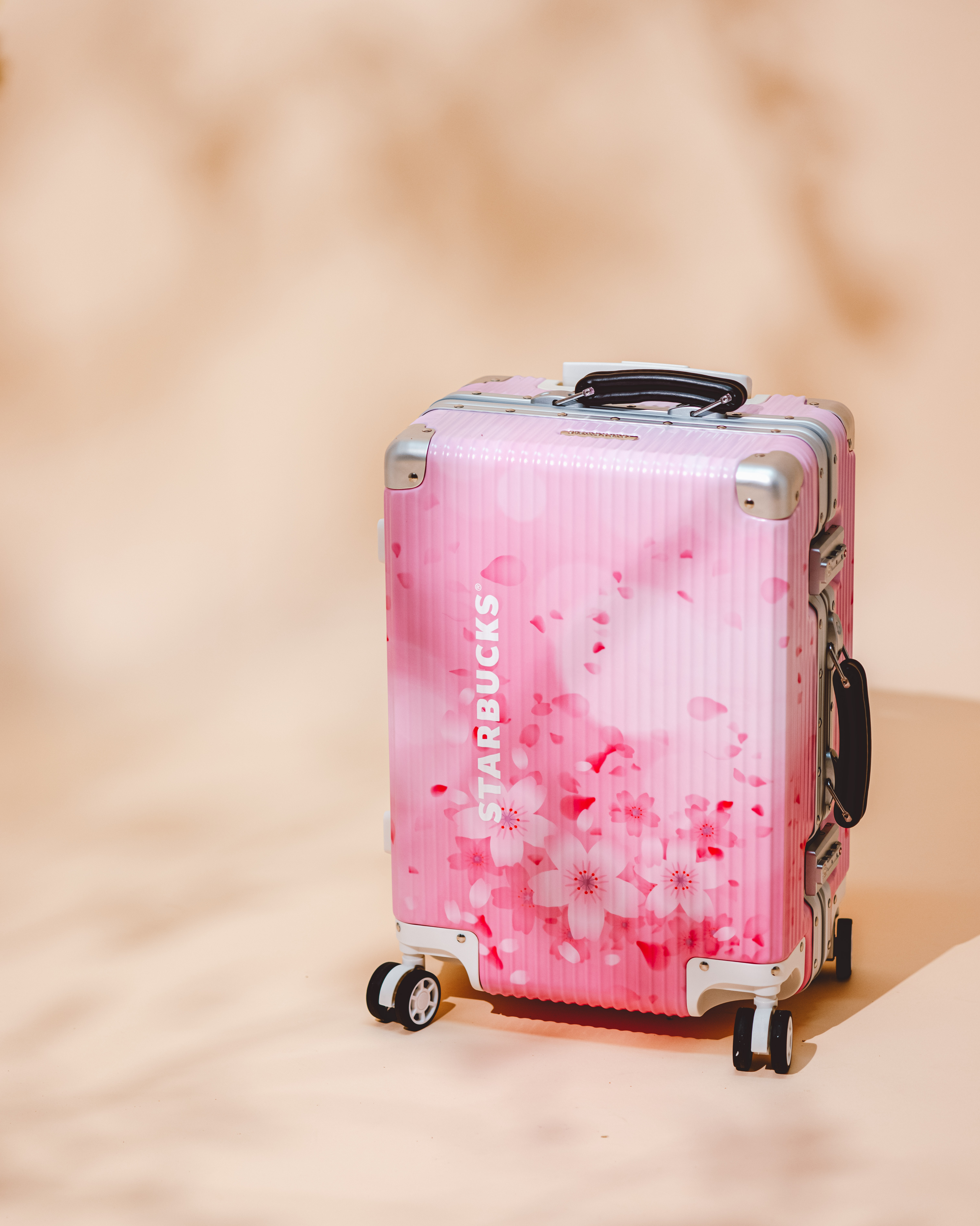 星巴克粉嫩春櫻系列新品登場，「鹹焦糖綿雲瑪奇朵」、「莓果雲朵咖啡啤酒」開啟春日咖啡新體驗！