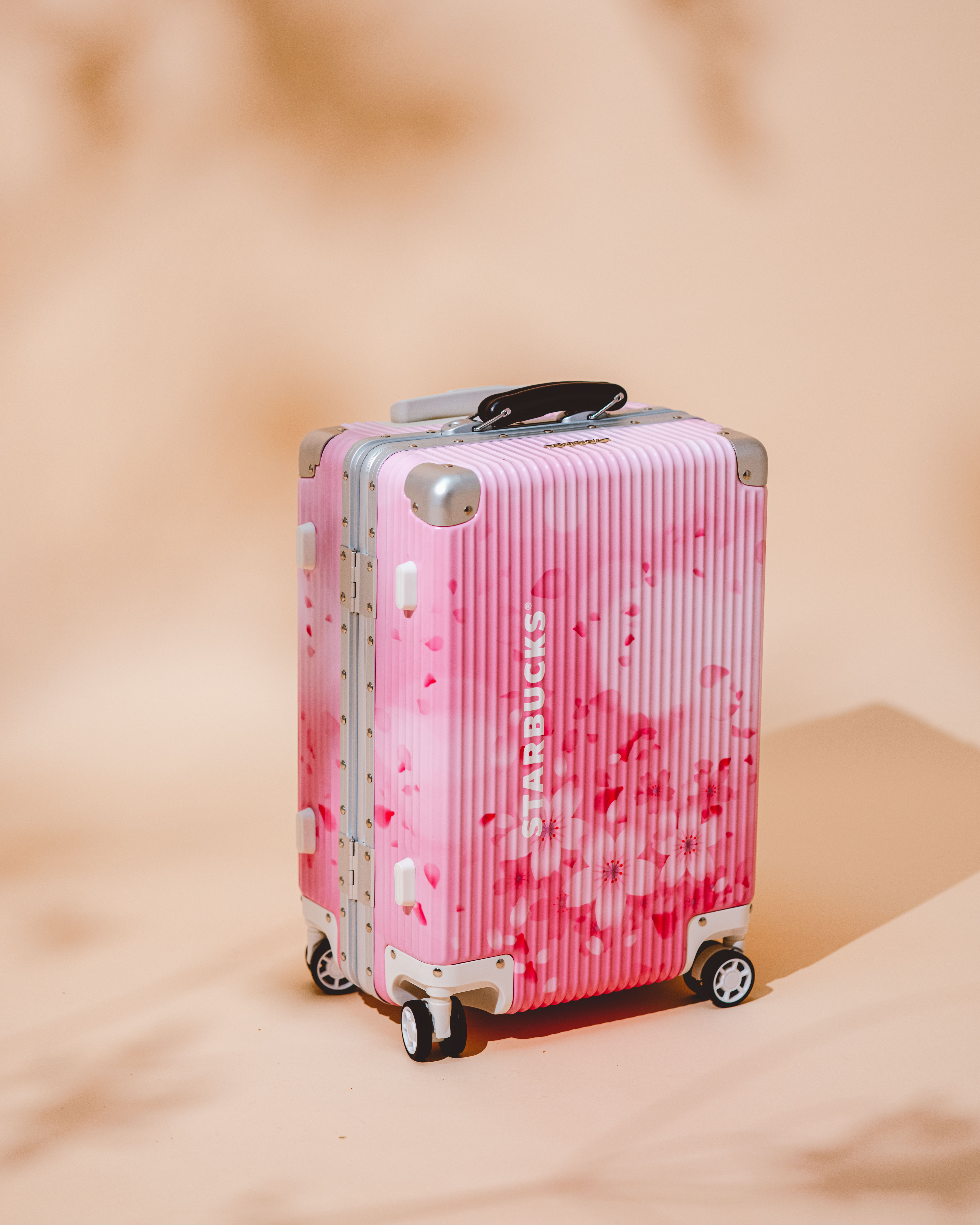 星巴克粉嫩春櫻系列新品登場，「鹹焦糖綿雲瑪奇朵」、「莓果雲朵咖啡啤酒」開啟春日咖啡新體驗！