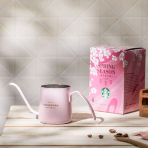 星巴克粉嫩春櫻系列新品登場，「鹹焦糖綿雲瑪奇朵」、「莓果雲朵咖啡啤酒」開啟春日咖啡新體驗！