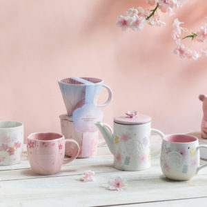 星巴克粉嫩春櫻系列新品登場，「鹹焦糖綿雲瑪奇朵」、「莓果雲朵咖啡啤酒」開啟春日咖啡新體驗！