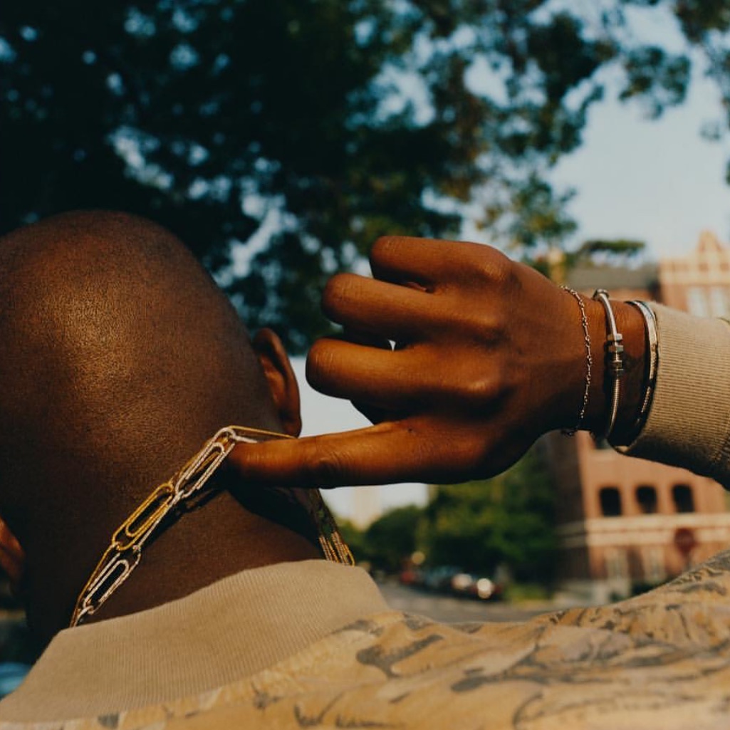 時尚好難懂！束帶手環之後，AMBUSH 再推「看不到時間手錶」還要收你 2.2 萬