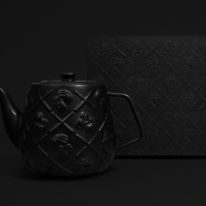 預判羅志祥會提早入手，KAWS 全新「黑魂聯名」陶瓷茶壺即將發售！