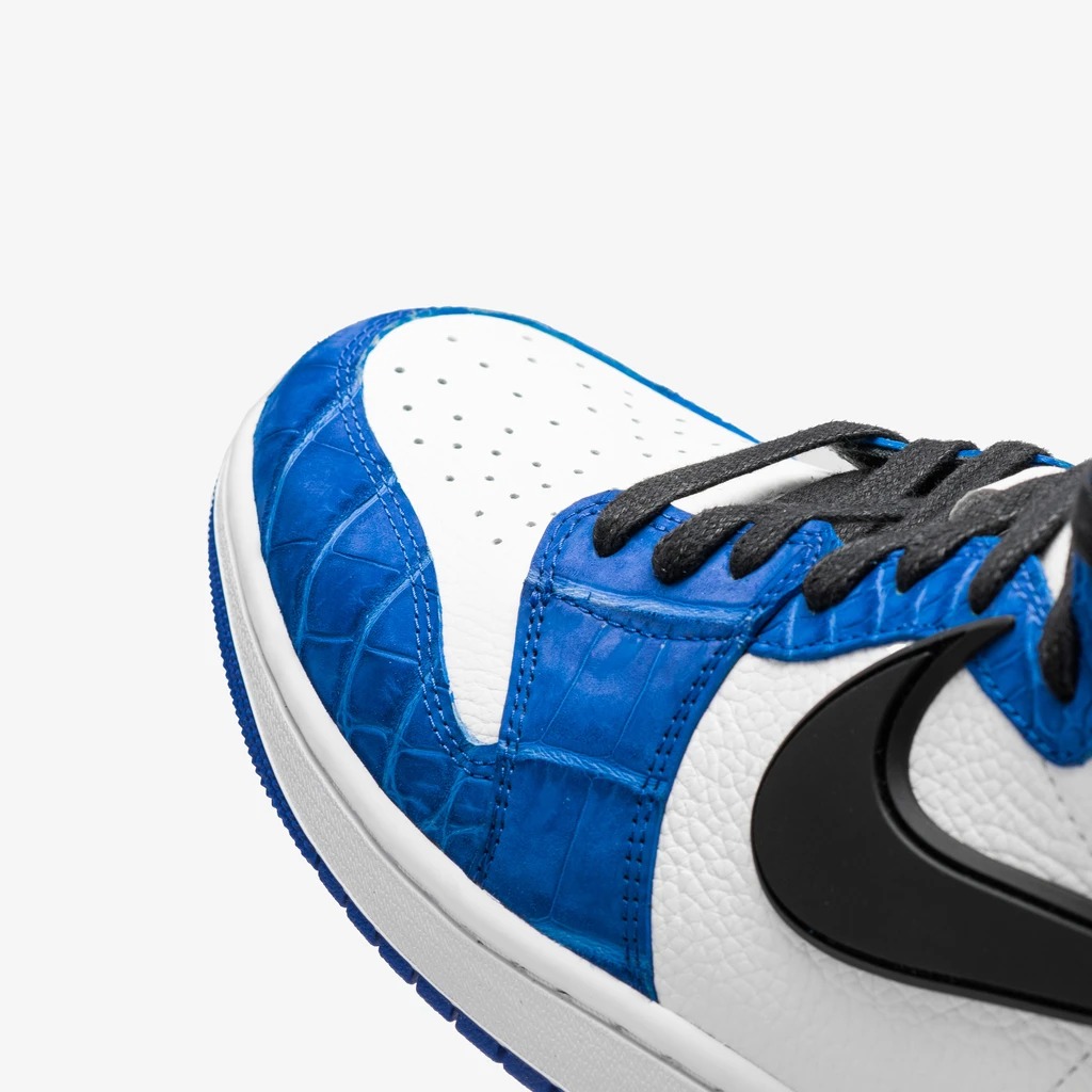 普通聯名哪能比？「官網開賣」AMBUSH 頂級芝加哥 Dunk ，閃電黑藍配色更炸！