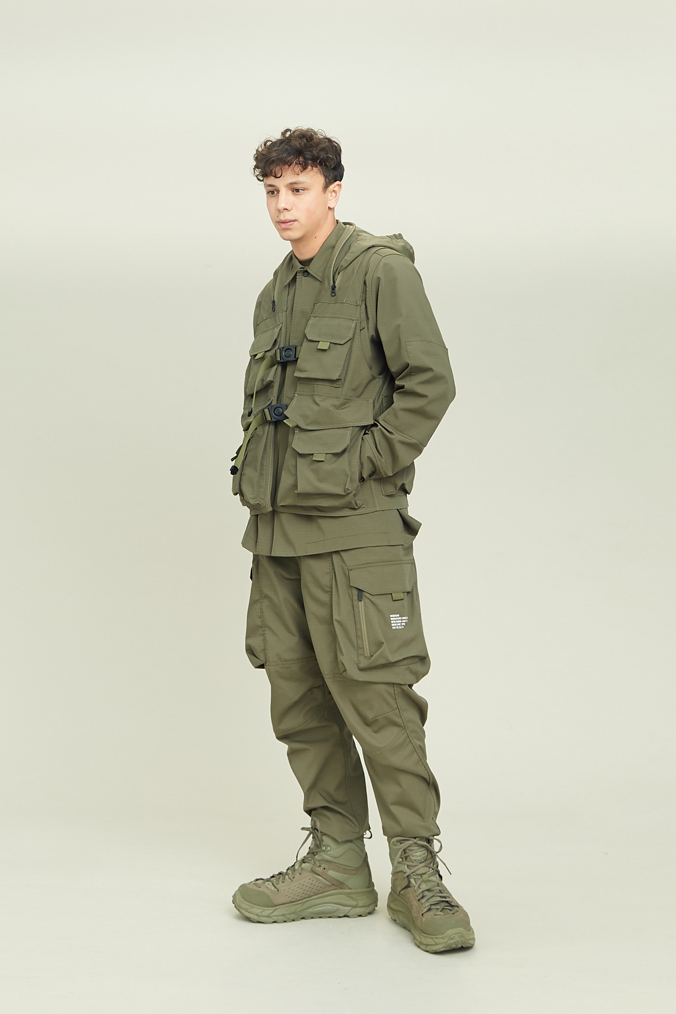 2021 春夏男生穿搭必「插一件」！各種風格都能