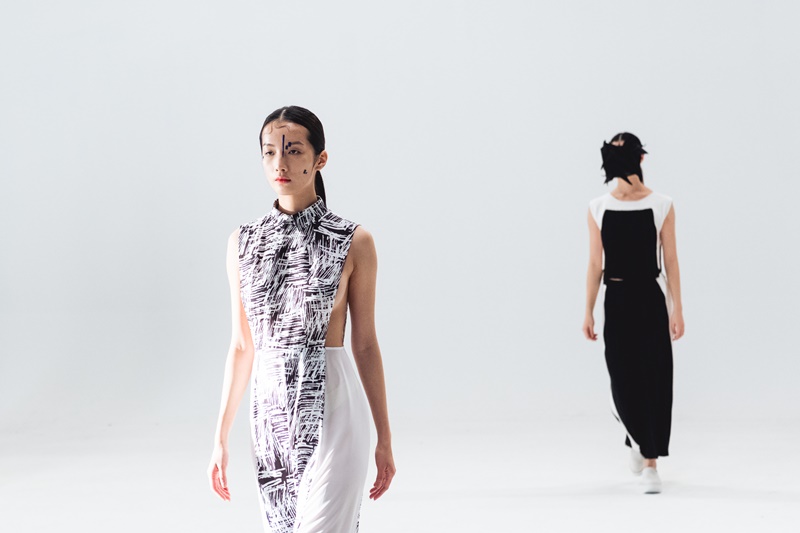 集結金馬一線卡司！台灣旅英設計師品牌 APUJAN 推出 2021 秋冬系列「夢中搜查令」，打造出電影規格時裝秀影片！