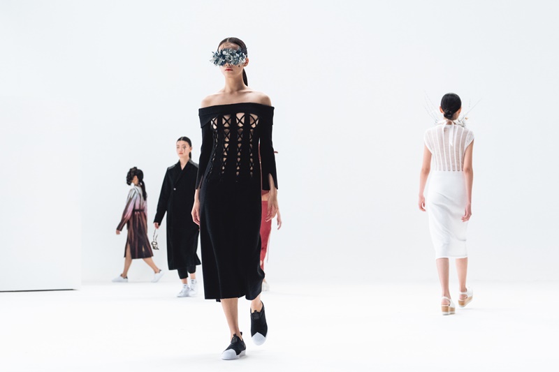 集結金馬一線卡司！台灣旅英設計師品牌 APUJAN 推出 2021 秋冬系列「夢中搜查令」，打造出電影規格時裝秀影片！