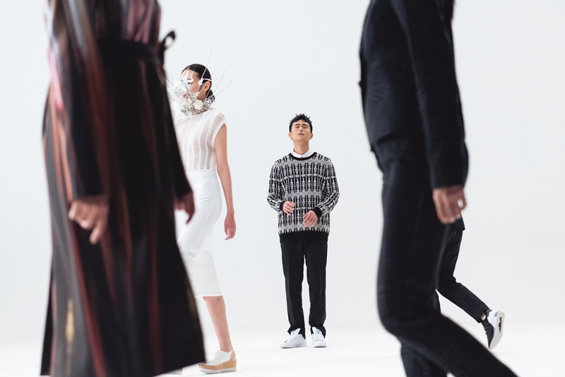 集結金馬一線卡司！台灣旅英設計師品牌 APUJAN 推出 2021 秋冬系列「夢中搜查令」，打造出電影規格時裝秀影片！