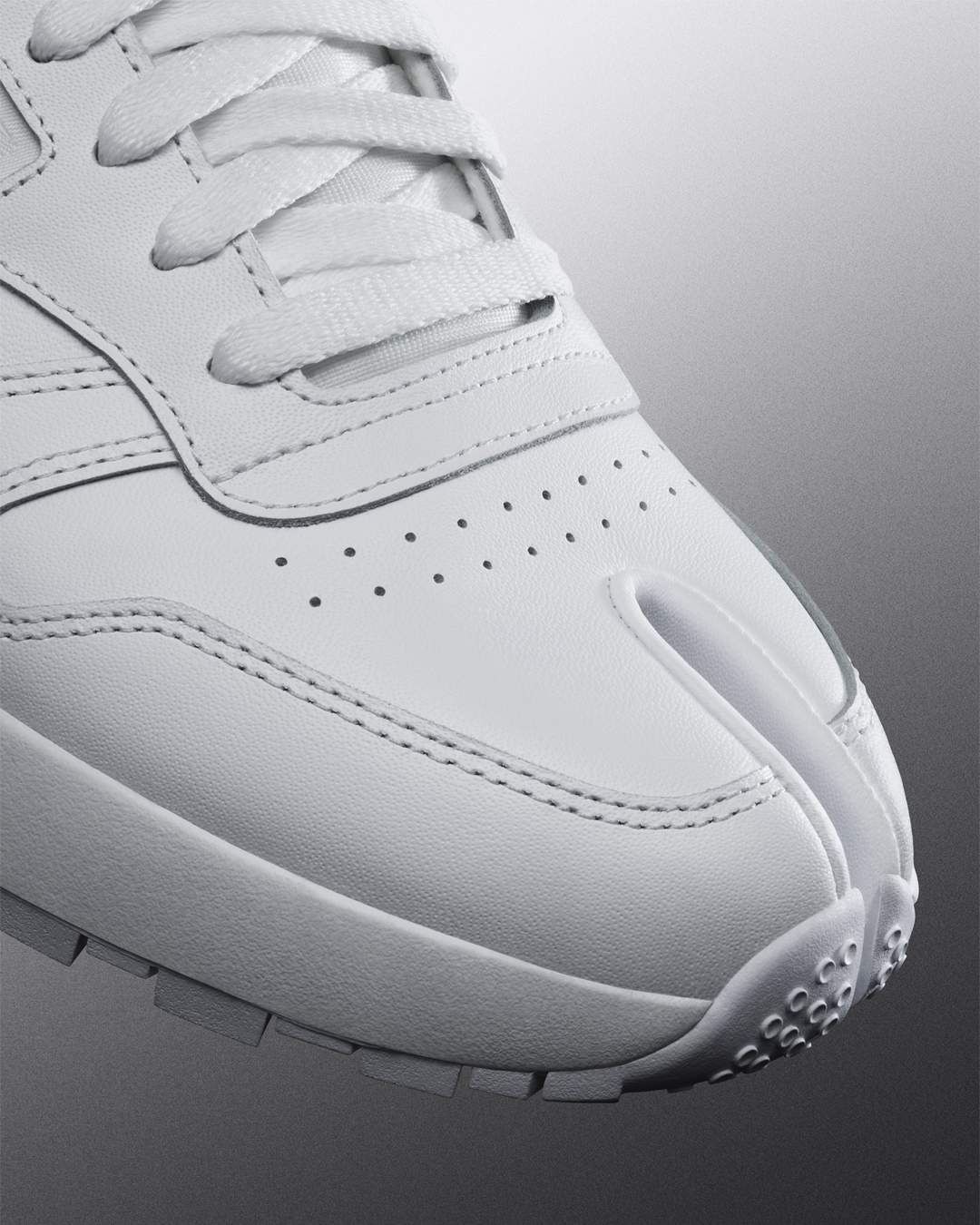 日本傳統元素融合黑白極簡！Reebok x Maison Margiela 聯乘鞋款兩款新色即將限量發售