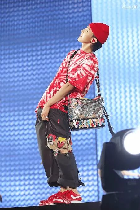 潮流社論｜G-Dragon 黏毛起球穿搭變潮流，「但你又不是 GD 還是別亂跟風吧」！