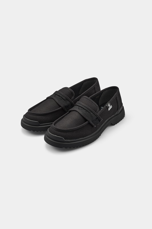 台灣販售預告｜ GD 也會想收？三原康裕 MIHARA YASUHIRO x GU 聯乘系列即將開賣，鞋款 $1800 有找！