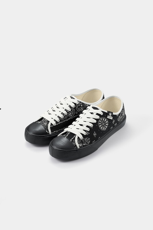 台灣販售預告｜ GD 也會想收？三原康裕 MIHARA YASUHIRO x GU 聯乘系列即將開賣，鞋款 $1800 有找！