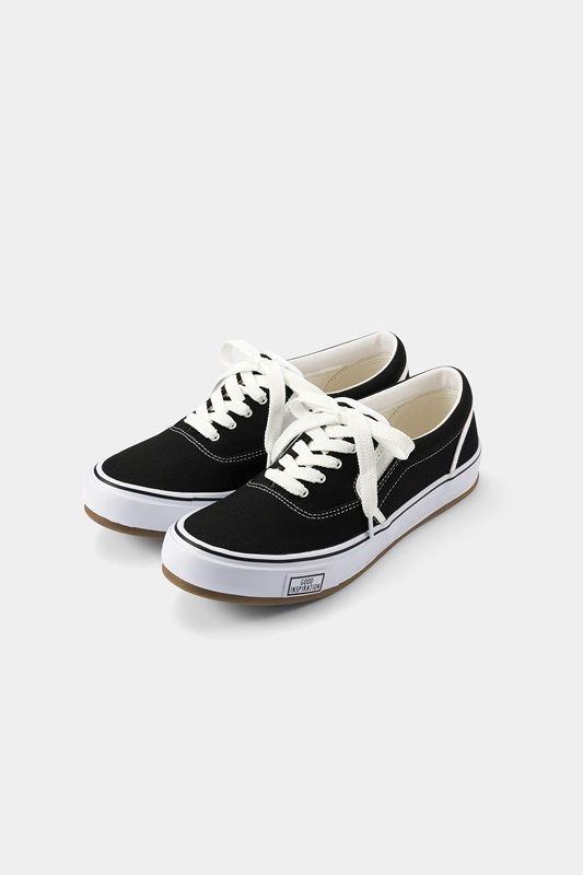 台灣販售預告｜ GD 也會想收？三原康裕 MIHARA YASUHIRO x GU 聯乘系列即將開賣，鞋款 $1800 有找！