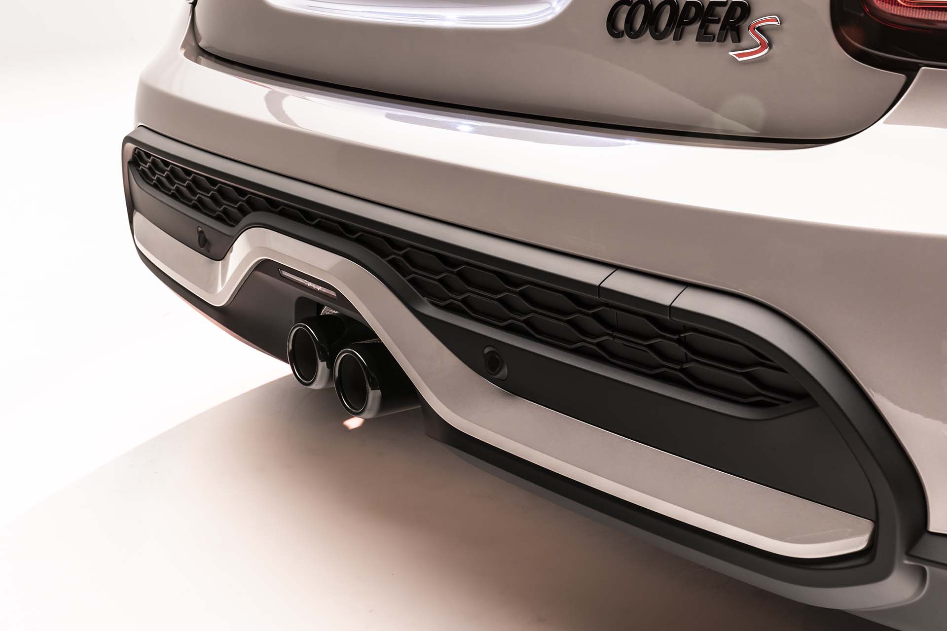 Mini Cooper 雖是小改款、但風格卻整個大變！