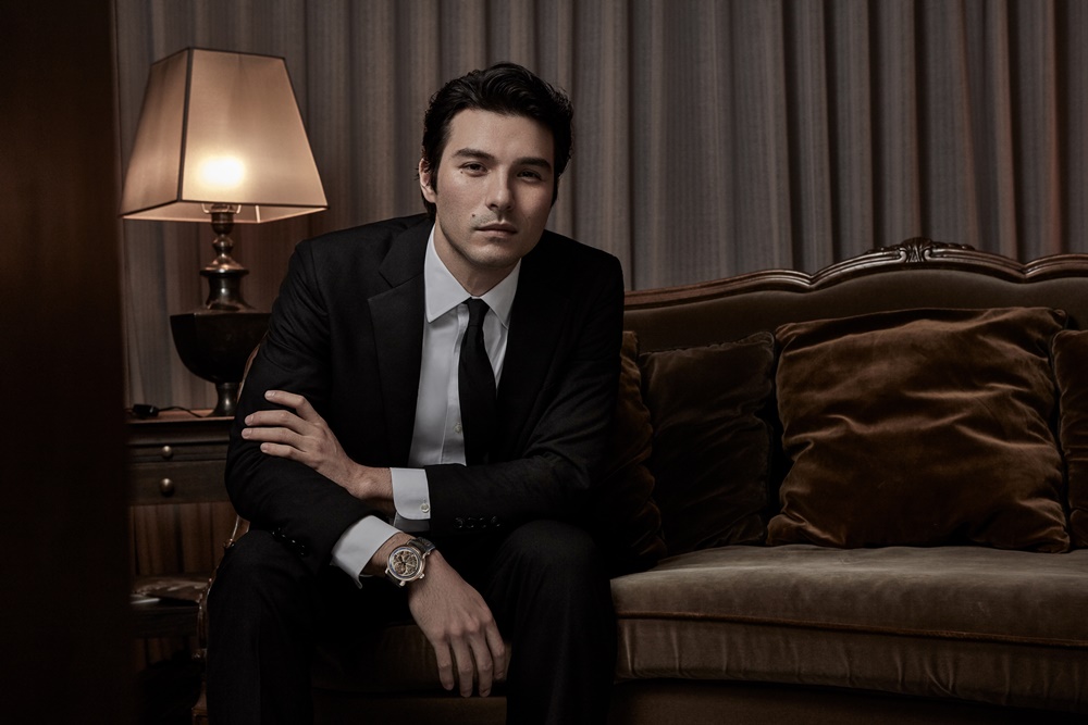 鳳小岳這氣場太強大！ ROYAL ELASTICS WATCH 推出全新「TRON 陀飛輪」及「 RE1 」錶款！