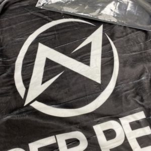 COOL 開箱｜過年福袋都是賣潘仔？編輯不信邪實開 UNDER PEACE 新春福箱，結果卻超出乎意料？！