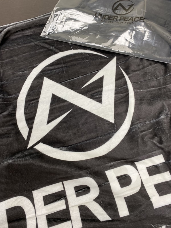 COOL 開箱｜過年福袋都是賣潘仔？編輯不信邪實開 UNDER PEACE 新春福箱，結果卻超出乎意料？！