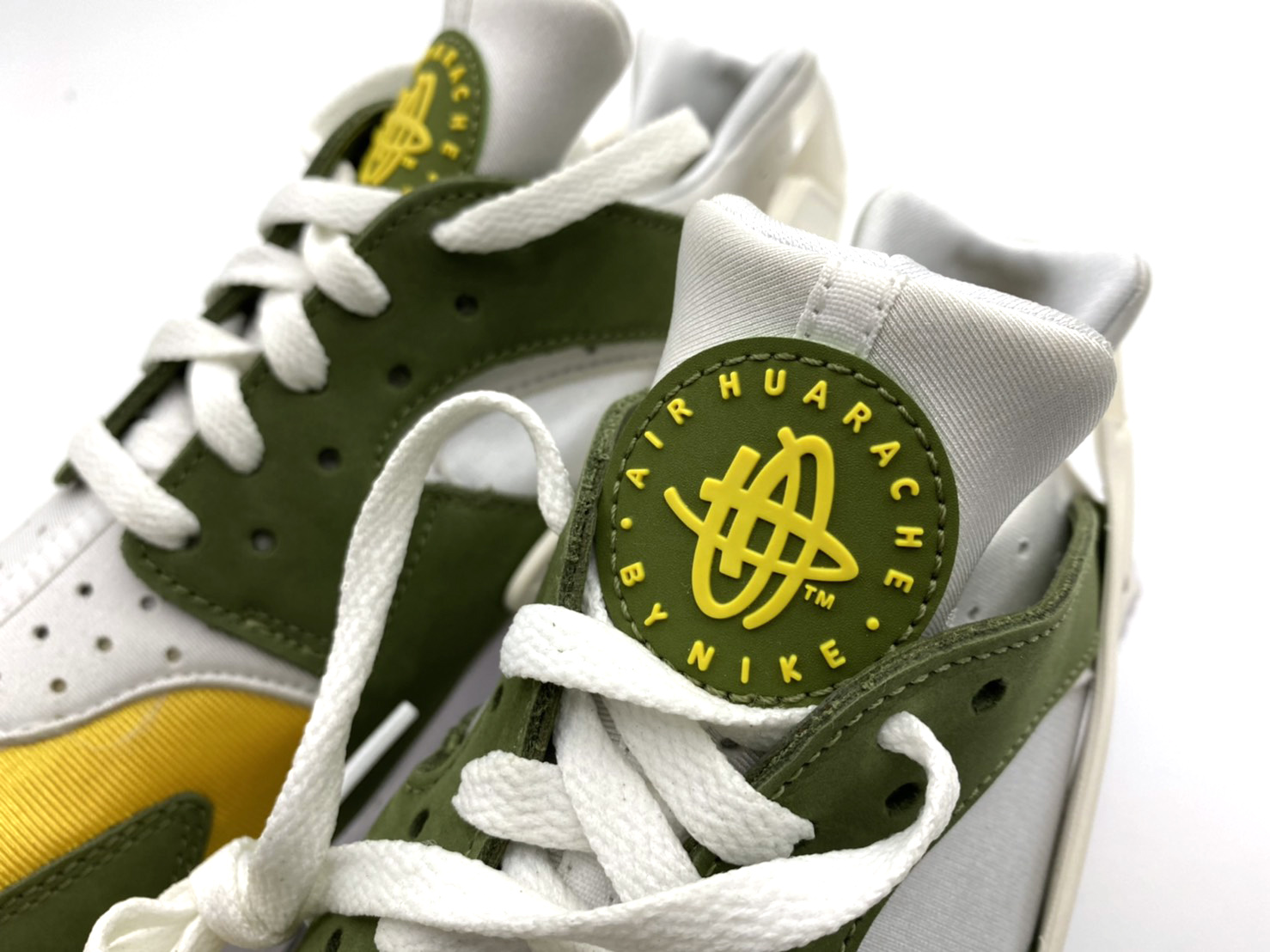 COOL 開箱｜「 NIKE 聯名之鑰」睽違 21 年首次復刻！搶先細覽 Stüssy x Nike Air Huarache LE 聯乘鞋款