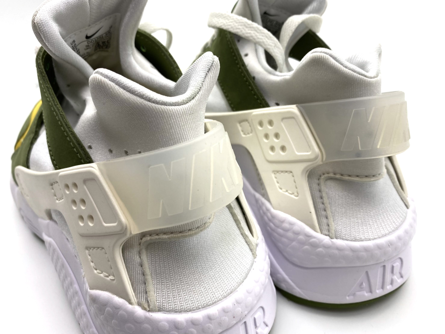 COOL 開箱｜「 NIKE 聯名之鑰」睽違 21 年首次復刻！搶先細覽 Stüssy x Nike Air Huarache LE 聯乘鞋款