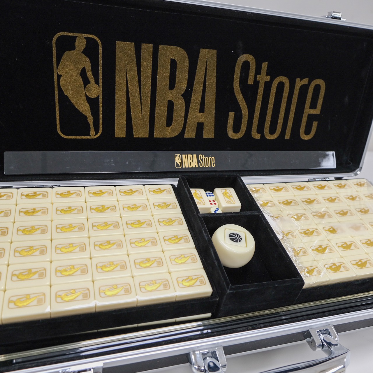 COOL 開箱｜新年不只比球技也要比手氣！NBA Store Taiwan 推出開運特製麻將組