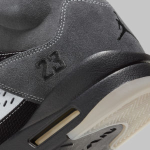今晚想來點不一樣的黑魂？全新 Air Jordan 5「煤炭黑」即將在台發售，平民版 Off-White 聯名絕對要入手！