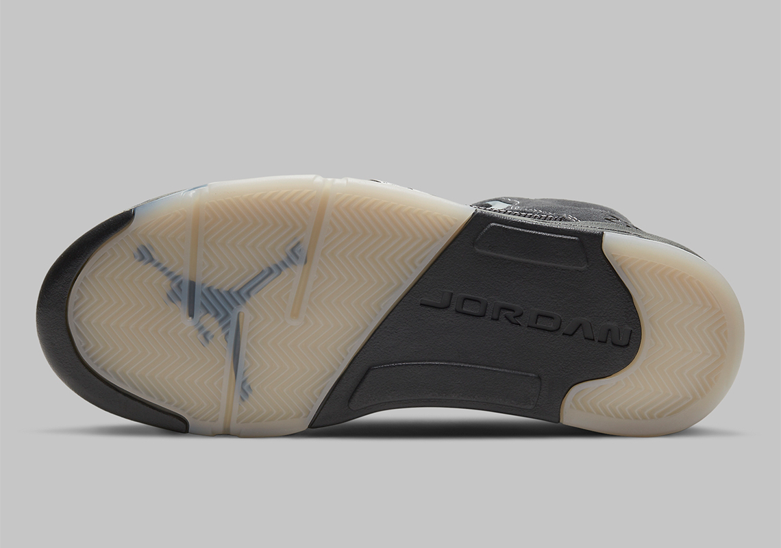 今晚想來點不一樣的黑魂？全新 Air Jordan 5「煤炭黑」即將在台發售，平民版 Off-White 聯名絕對要入手！