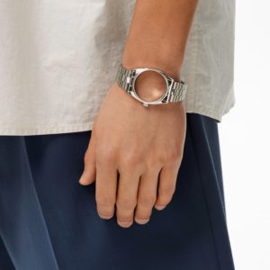 時尚好難懂！束帶手環之後，AMBUSH 再推「看不到時間手錶」還要收你 2.2 萬