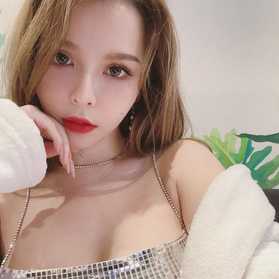 批「鮭魚」改名之亂「暗黑李毓芬」香菱勸改配偶欄：你想吃啥就吃啥！釣出網紅認乾媽