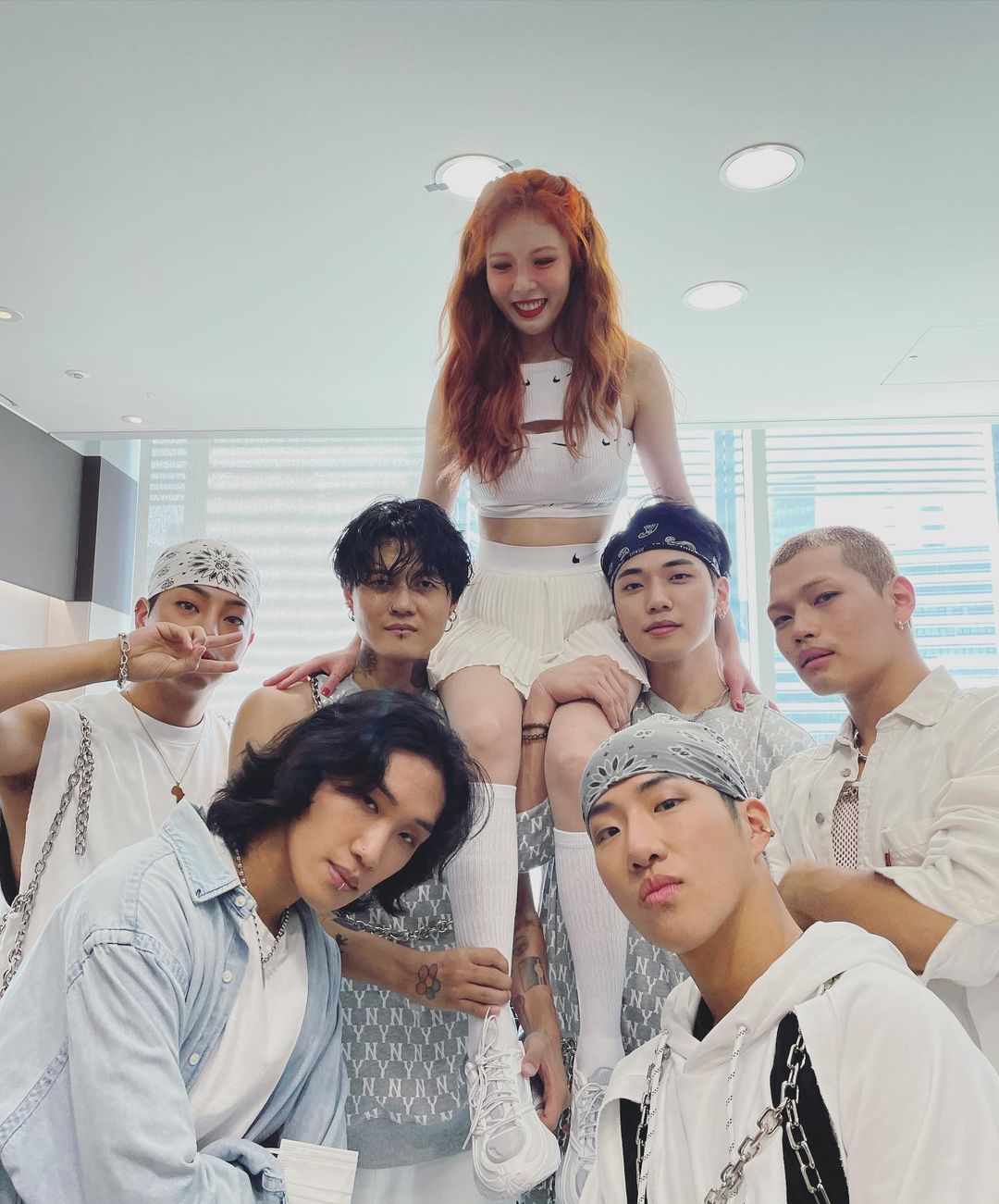 妹子衣櫃｜帶貨女王泫雅又放火！女神親自回覆粉絲「NIKE 挖空背心」打歌服哪裡買！