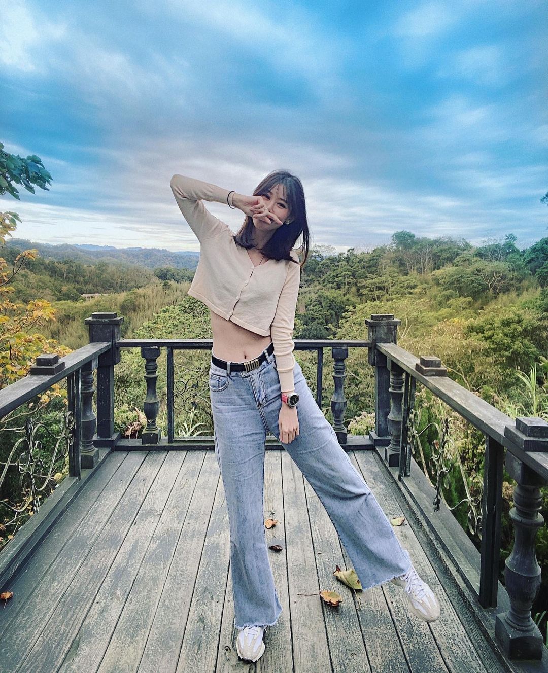 木曜女神泱泱被比下去了！鄉民詢問度爆表「黑絲襪長腿正妹空姐」神到了！