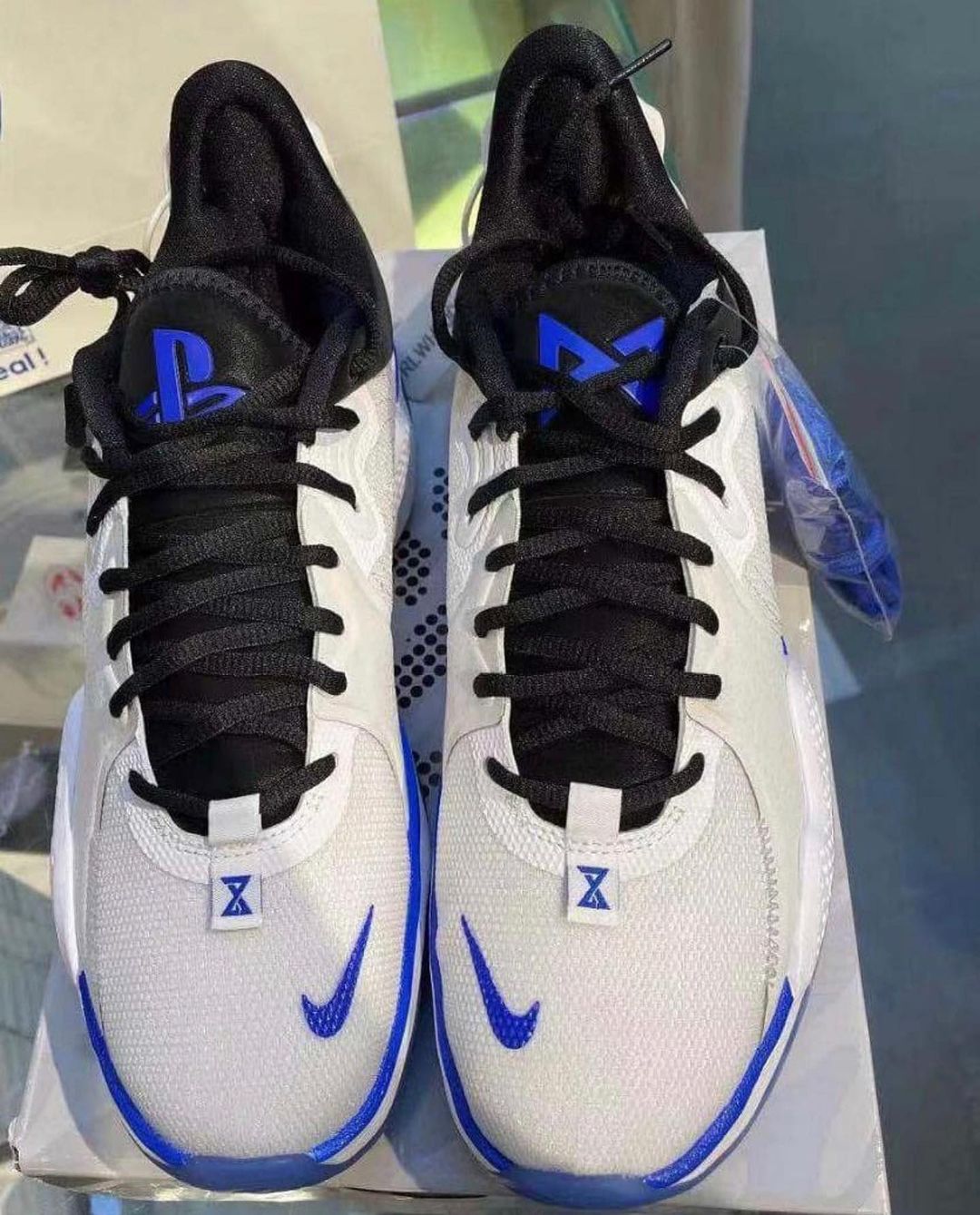 跟 PS5 一樣難入手？全新 Playstation x Nike PG5 聯名諜照釋出，電玩迷準備暴動吧！