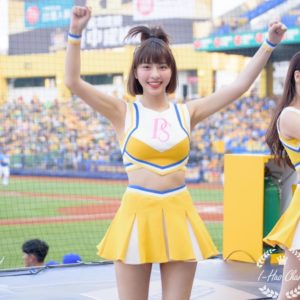 峮峮全新應援影片 35 萬人次著迷！網友提問：「為什麼短短 6 秒看了 10 分鐘看不完？」