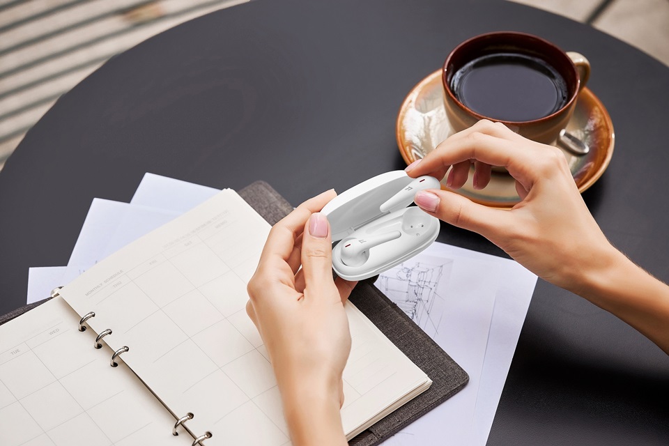 創新設計獎降噪耳機 3.5K 有找！1MORE ComfoBuds Pro 四段降噪自由換，聆聽新「靜」界