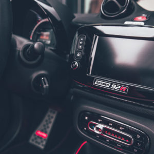 這反差太大！Brabus 92R 萌度有、也超有態度！