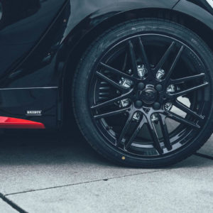 這反差太大！Brabus 92R 萌度有、也超有態度！