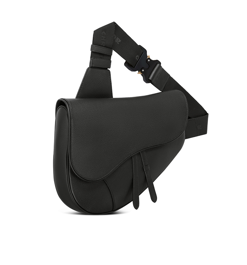 經典重新詮釋，DIOR MEN 釋出 2021 春夏系列 Maxi Saddle 包袋