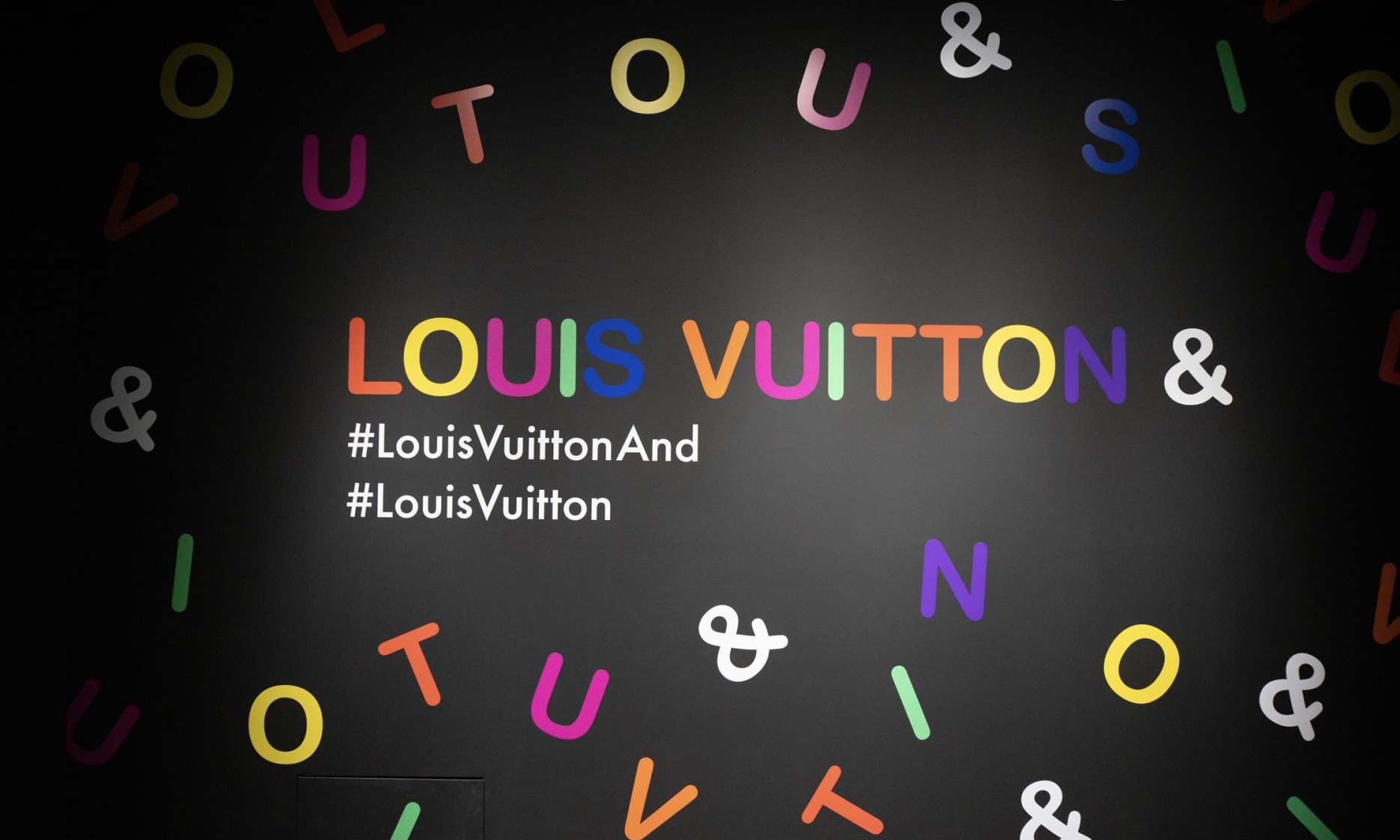 該 IG 打卡了各位！Louis Vuitton「&」 展覽，超多你沒見過的神品！