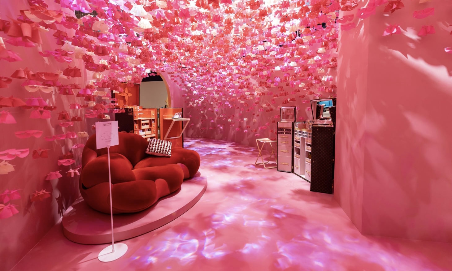 該 IG 打卡了各位！Louis Vuitton「&」 展覽，超多你沒見過的神品！