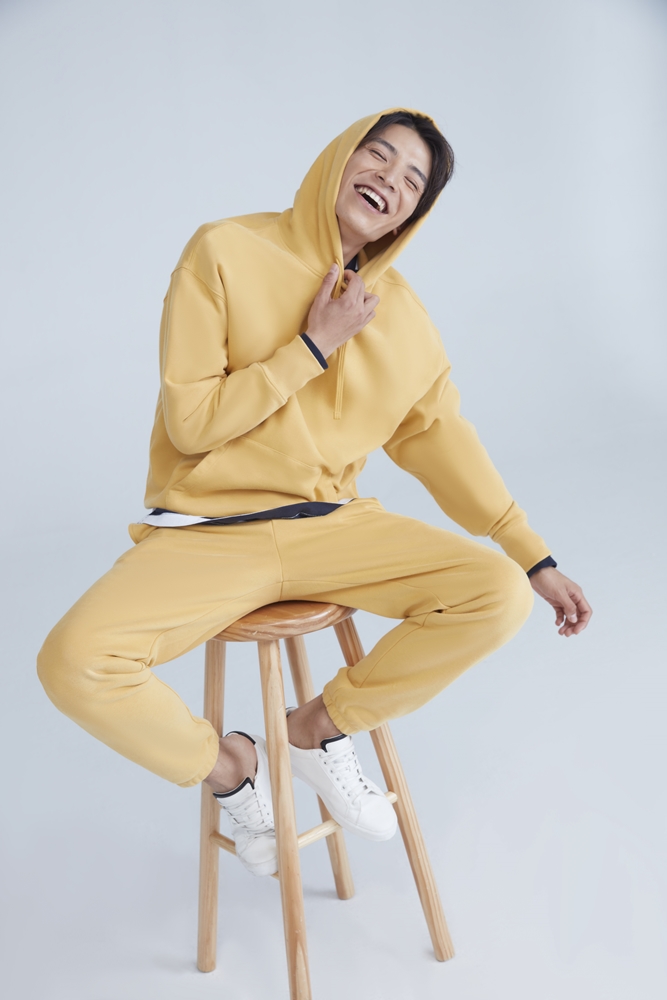 One Tone 風格穿搭必備！ Gap 早春推出大地色系的「法式圈織」系列　網： YEEZY 聯名來臨的前哨？！